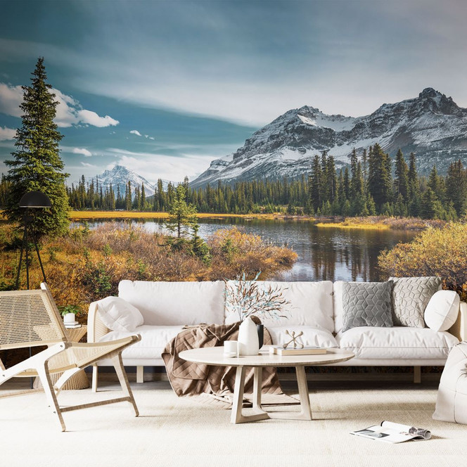 Natur Fototapete Berg-Idylle am zauberhaften Kiefernwald