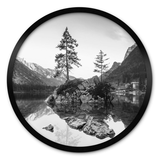 Poster Malerische Landschaft mit glasklarem Bergsee - Hintersee - Rund