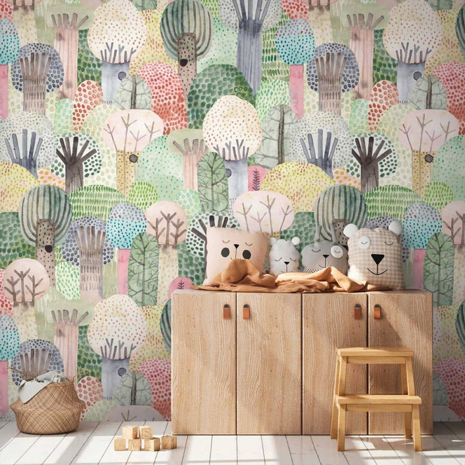 Fototapete mit buntem Waldmotiv - Vliestapete für Kinderzimmer - Verspieltes Baum-Design