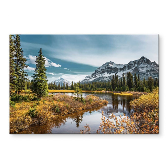 Glasbild Berg-Idylle am zauberhaften Kiefernwald