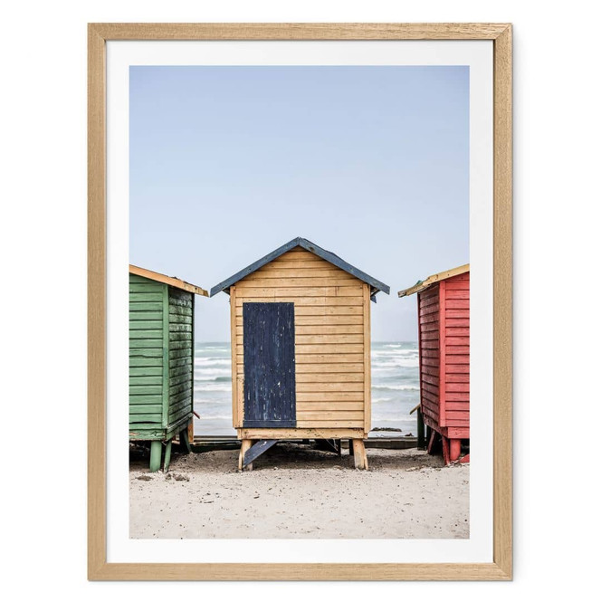 Strand Poster Küstencharme - Bunte Hütten am Meer - Shot by Clint