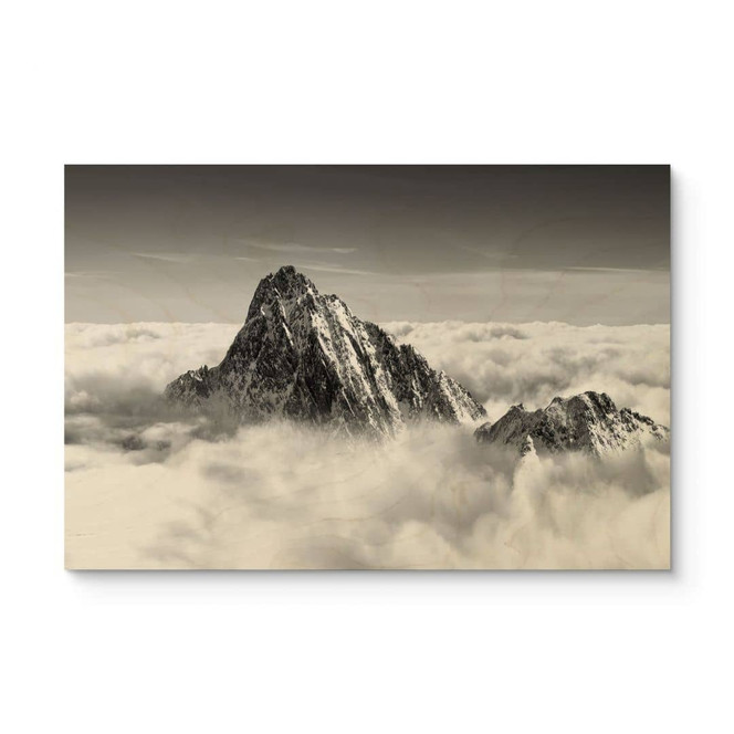 Holzbild Bergspitze über den weissen Wolken